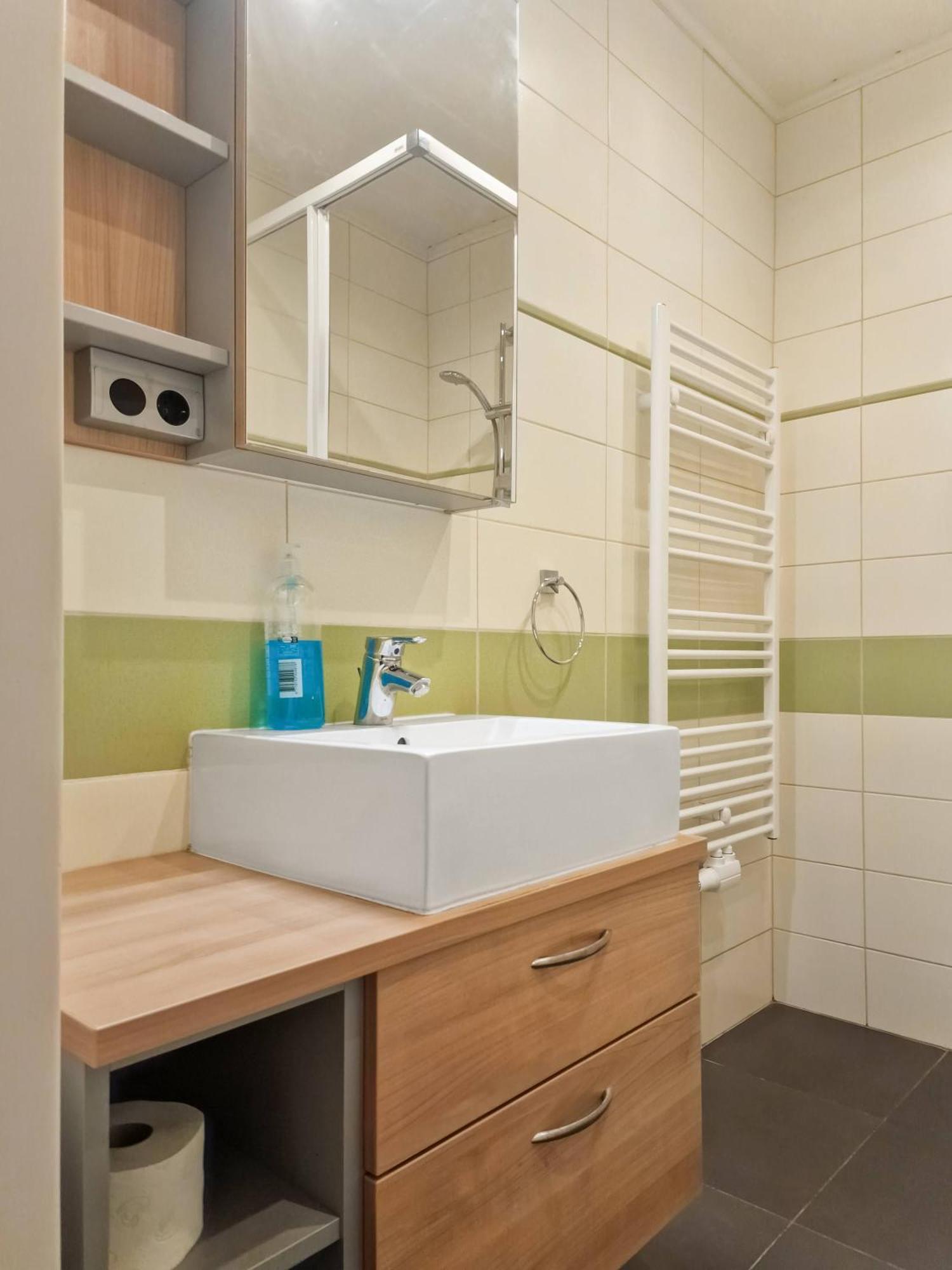 Josef Wolfik Strasse 10 Apartment Stockerau Zimmer foto